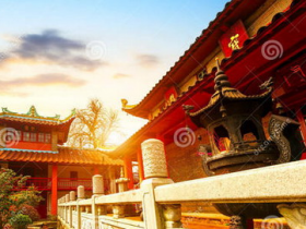 玻璃刀伤鲜血流 半个时辰无伤痕